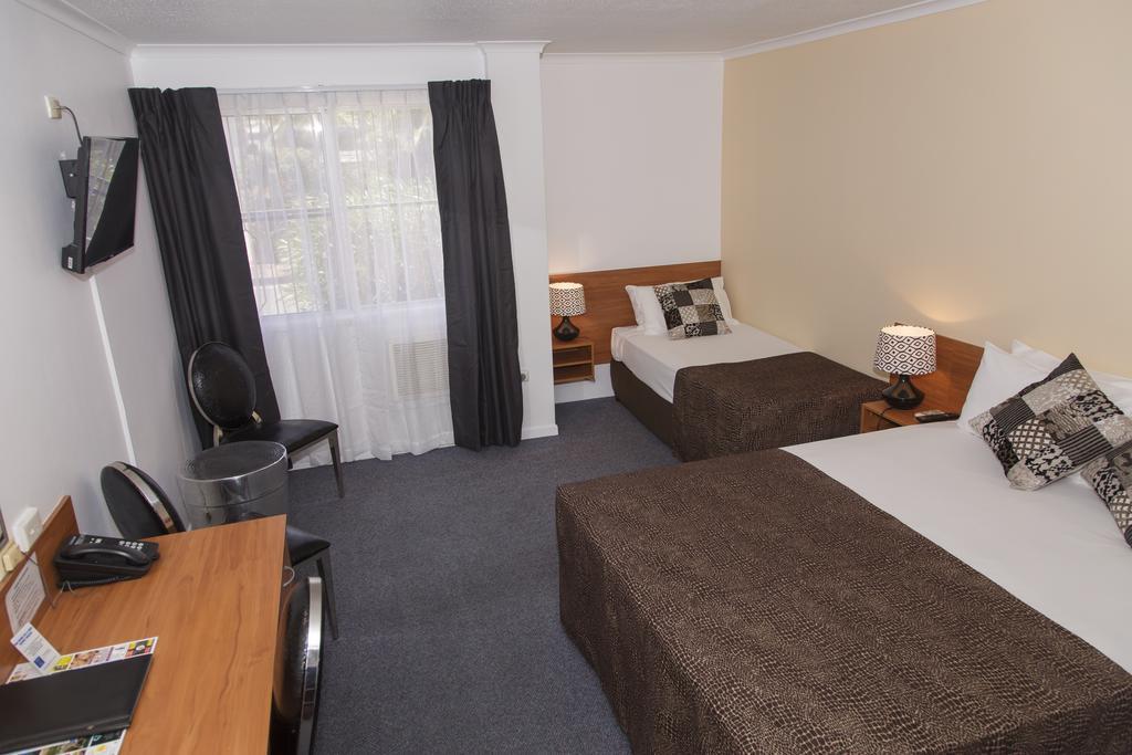 Hampton Villa Motel Rockhampton Buitenkant foto