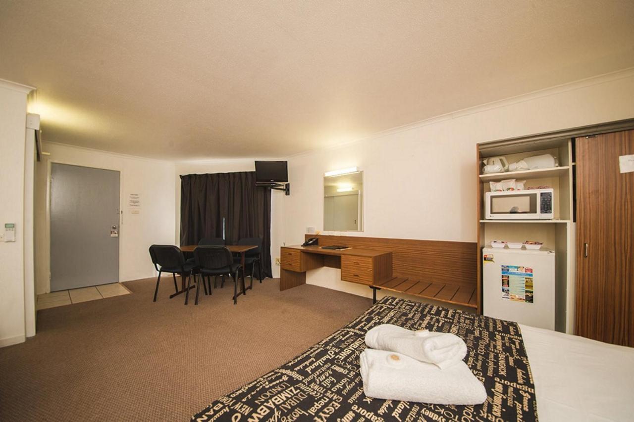 Hampton Villa Motel Rockhampton Buitenkant foto